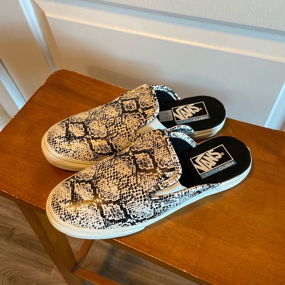 Vans slip on sneakers - Picture 4 of 6
